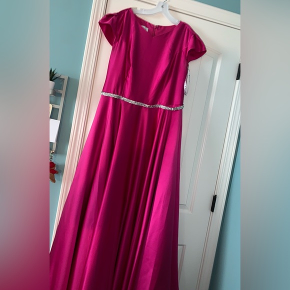 bright pink formal gown/dress - Picture 7 of 9